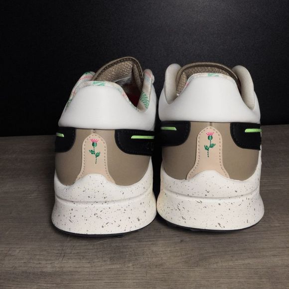 Nike White and Green Athletic Shoes - Picture 5 of 8